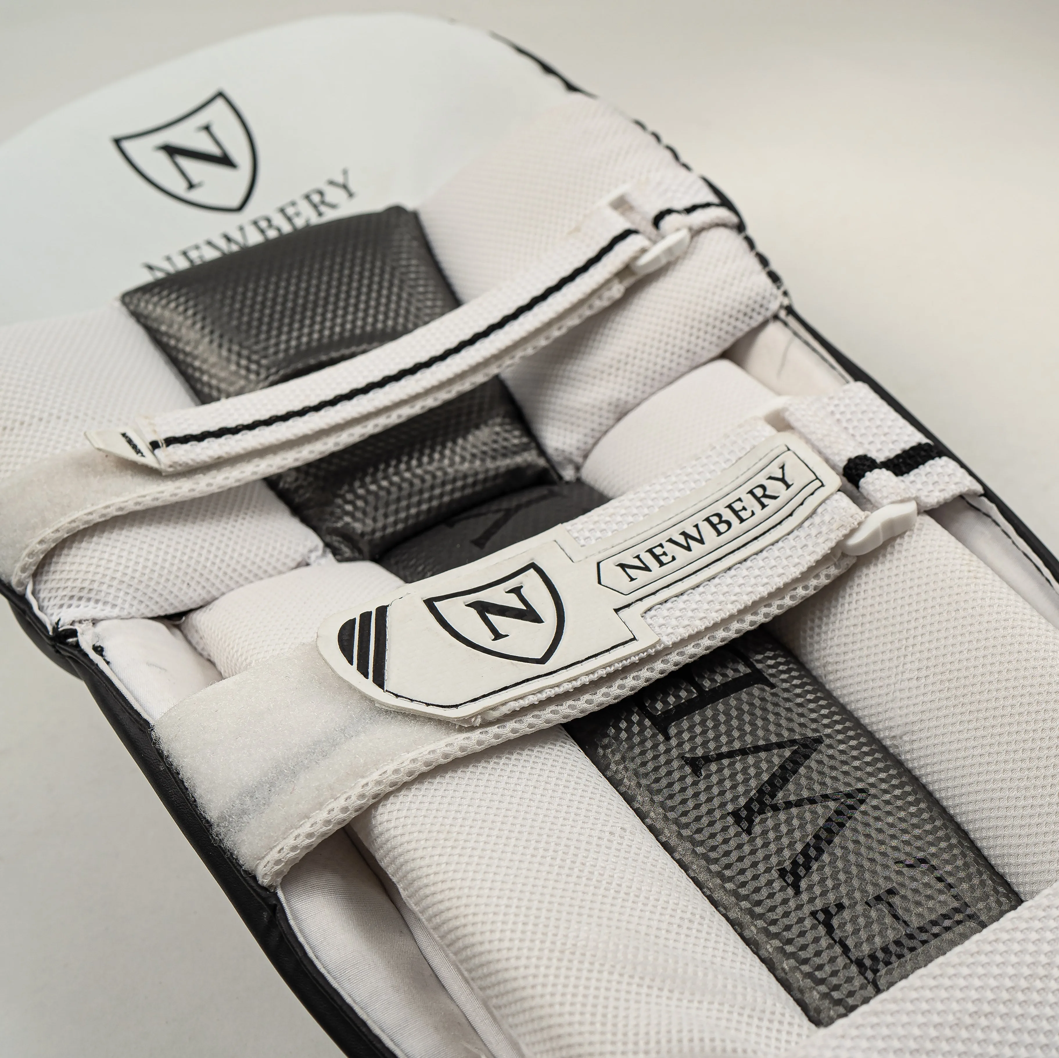 N Series Black Batting Pads (Ambidextrous)