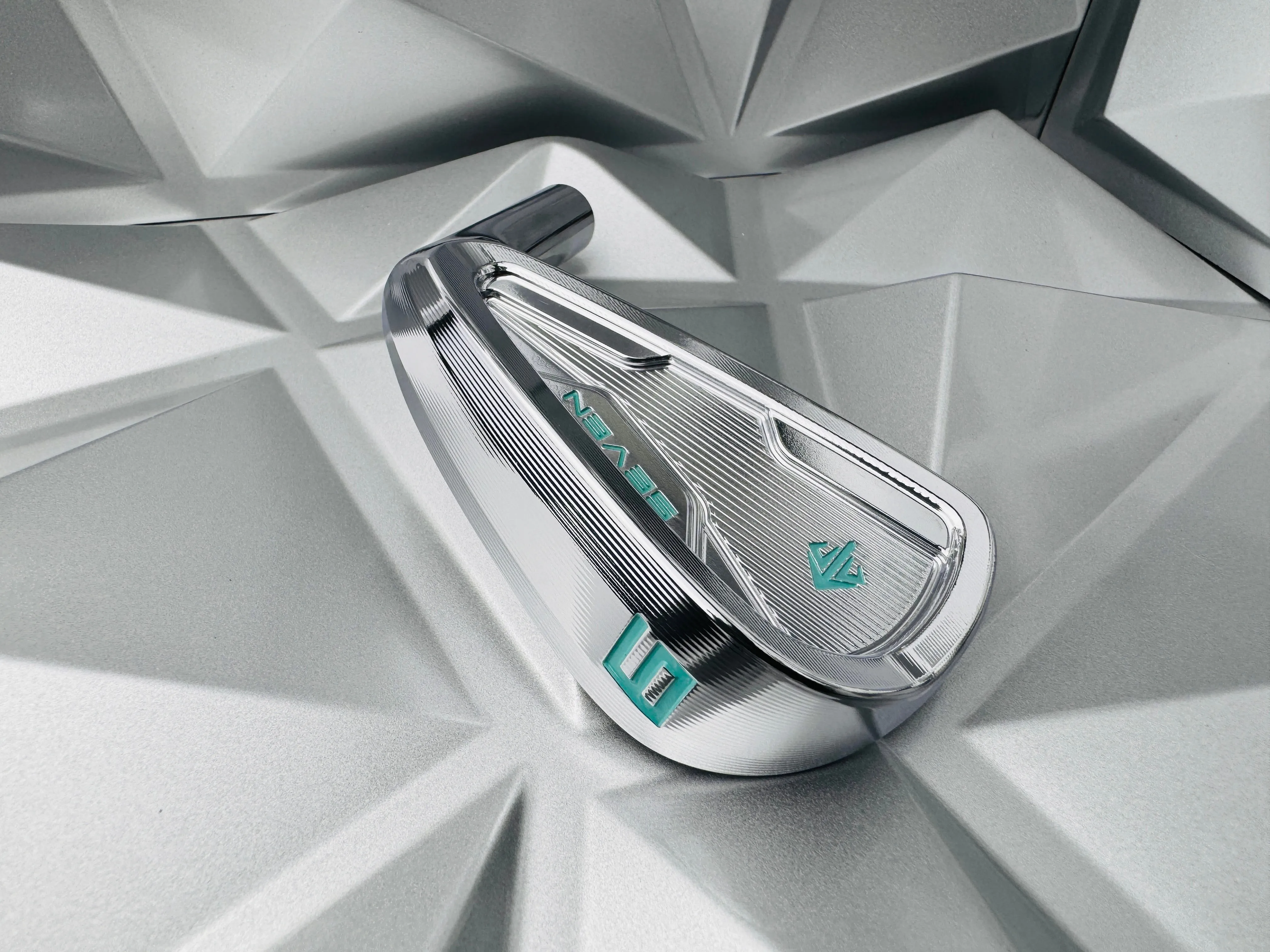 SEVEN Golf SC Irons 5 to PW Tiffany Edition